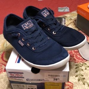 Navy blue women’s 8 1/2 tennis shoes